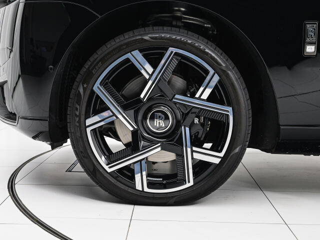 Rolls-Royce ブラックバッジカリナン 8