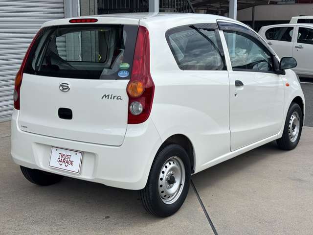 Daihatsu Mira 11
