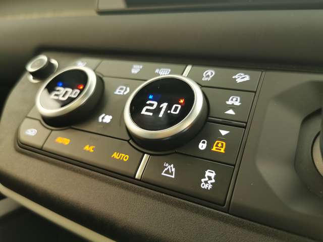 Land Rover Defender 12