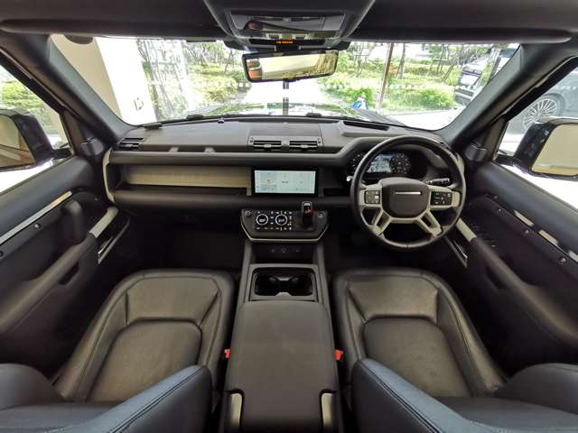 Land Rover Defender 4