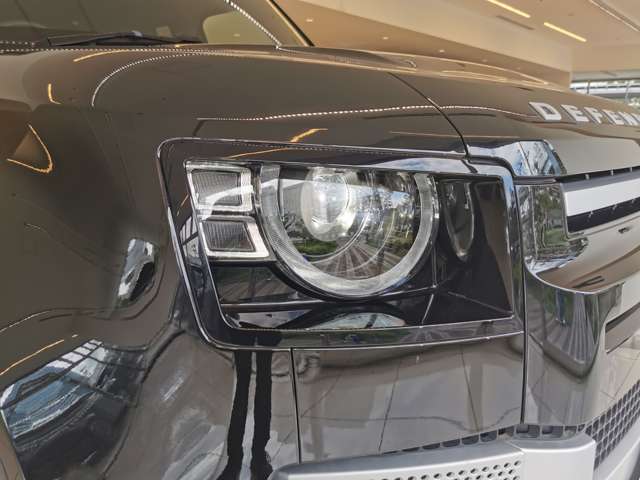 Land Rover Defender 8
