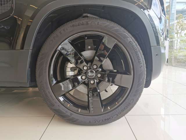 Land Rover Defender 9