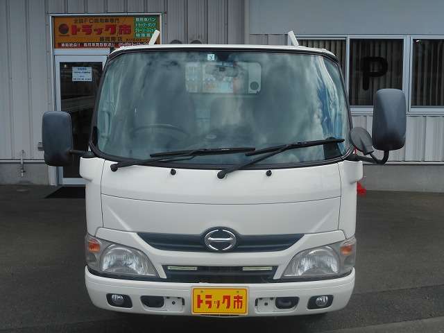 Hino Dutro 3