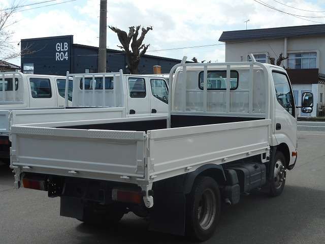 Hino Dutro 8