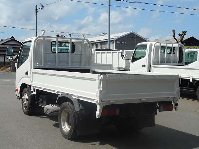 Hino Dutro 9