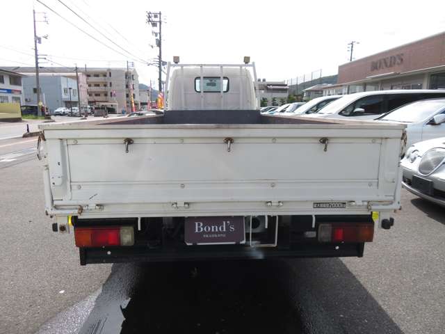 Hino Dutro 8