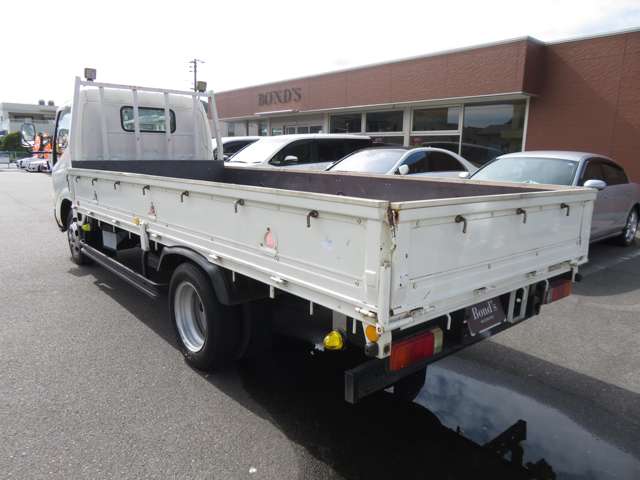 Hino Dutro 9