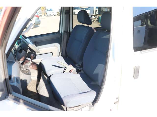 Daihatsu Hijet Cargo 12