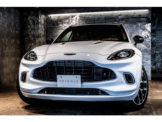 Aston Martin DBX 11