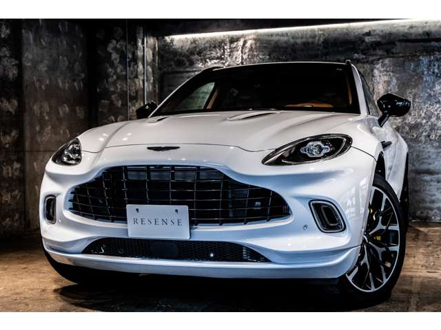 Aston Martin DBX 12