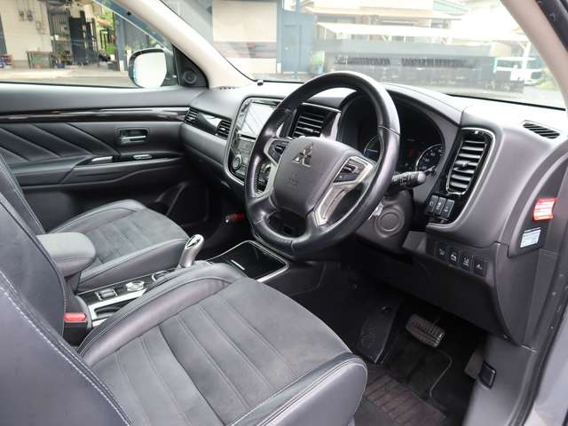 Mitsubishi Outlander PHEV 7