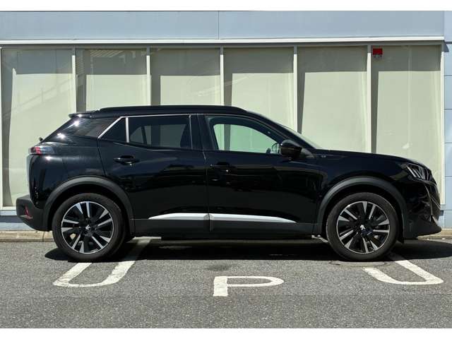 Peugeot SUV e-2008 8