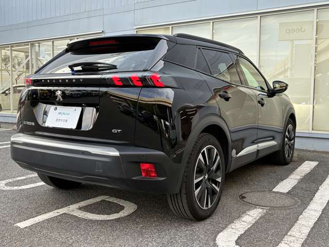 Peugeot SUV e-2008 10