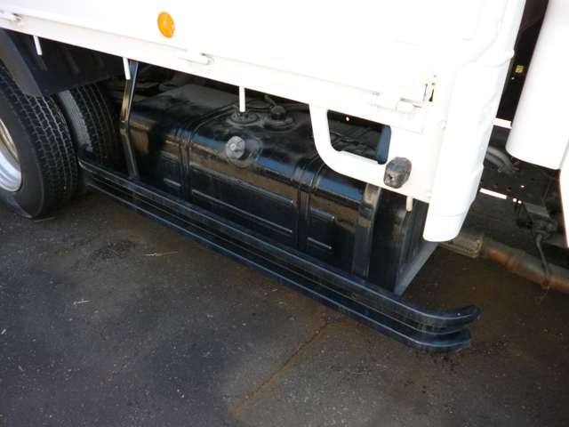Hino Dutro 9