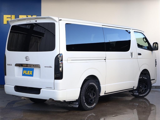 Toyota Hiace Van 11