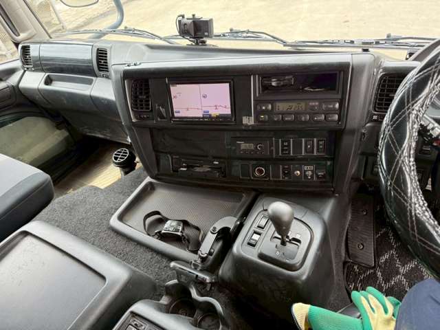 Hino Profia 9