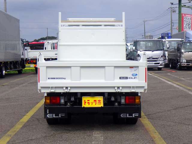 Isuzu Elf 8