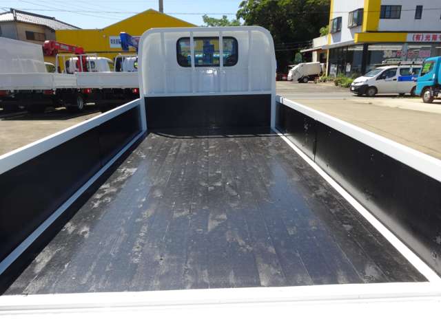 Isuzu Elf 12