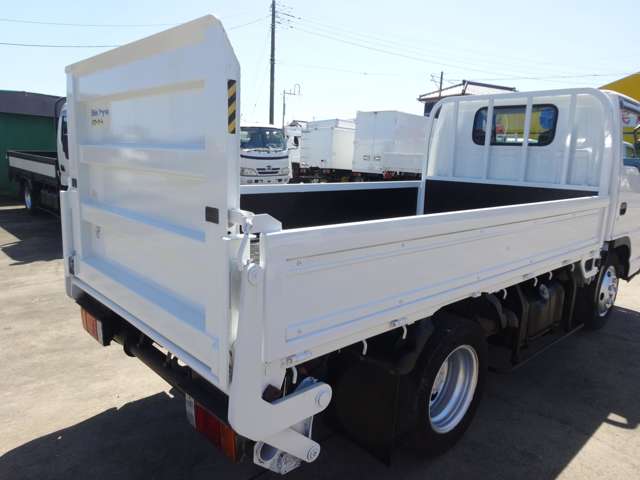 Isuzu Elf 7