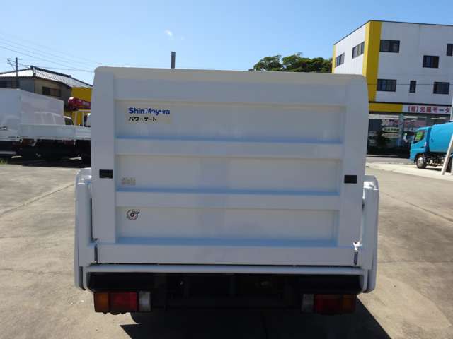 Isuzu Elf 8