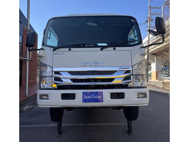 Isuzu Elf 2