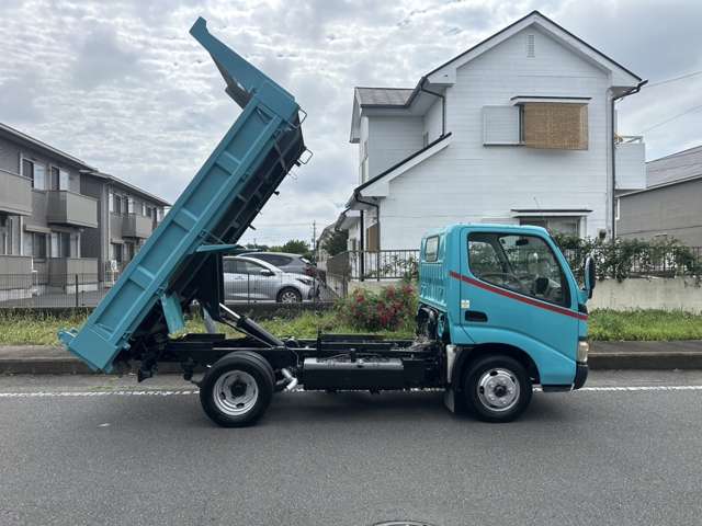 Hino Dutro 9