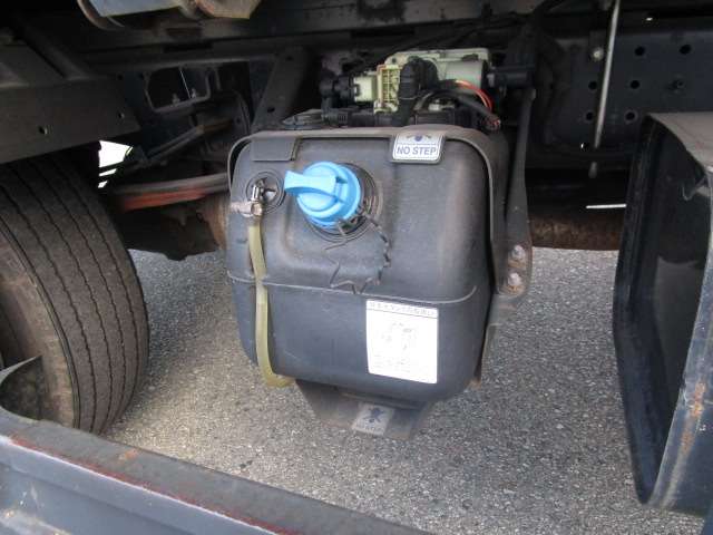 Mitsubishi Fuso Canter 9