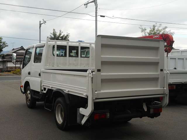 Hino Dutro 9