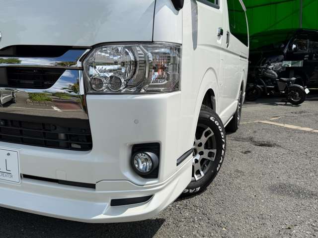 Toyota Hiace Van 12