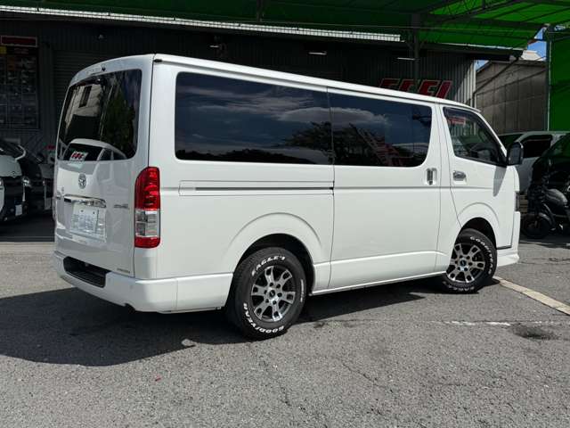Toyota Hiace Van 3