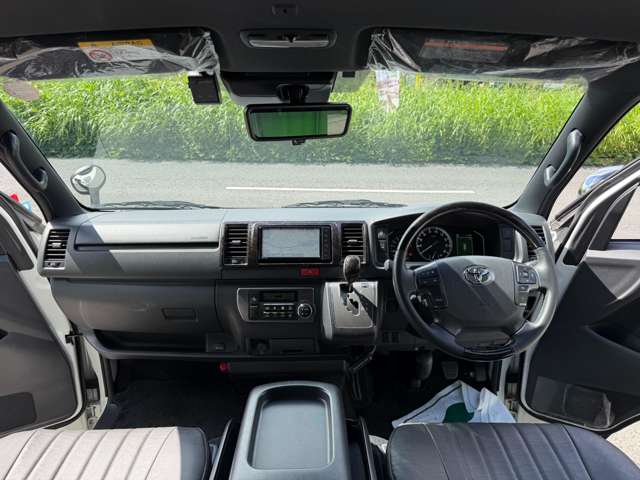 Toyota Hiace Van 4