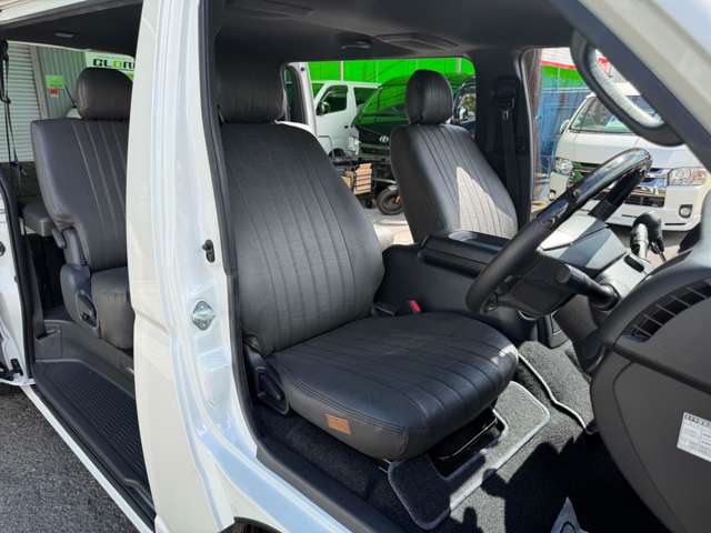 Toyota Hiace Van 5