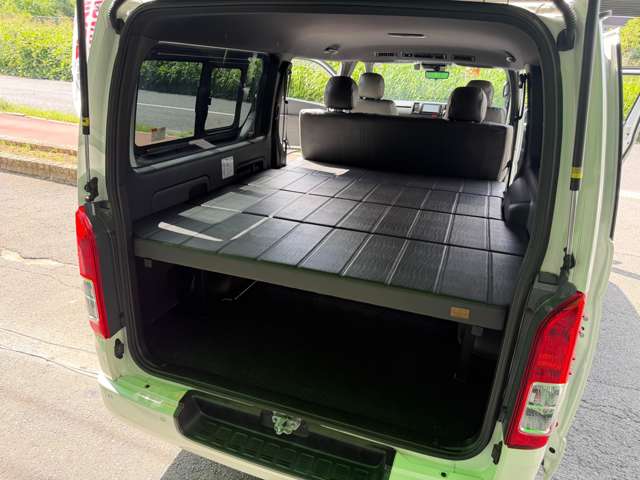 Toyota Hiace Van 7
