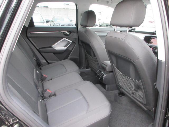 Audi Q3 11