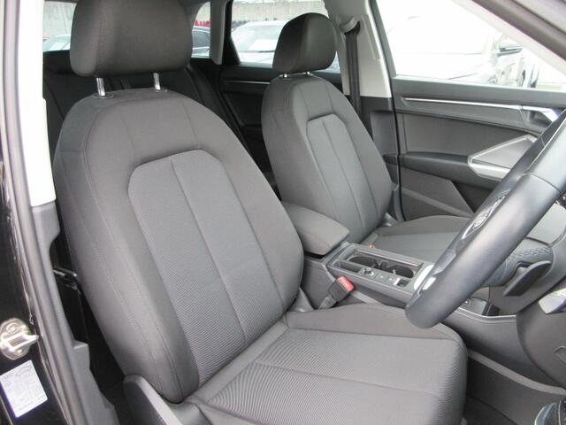 Audi Q3 9