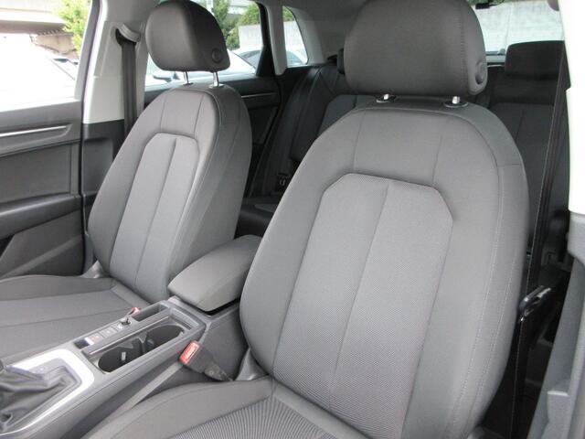 Audi Q3 10