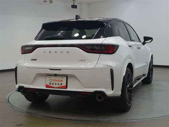 Lexus LBX 8