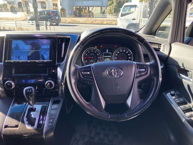 Toyota Vellfire 6