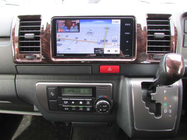 Toyota Hiace Van 3