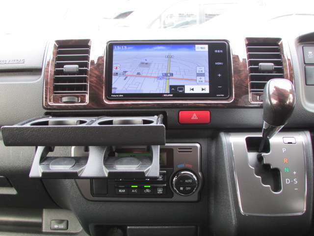 Toyota Hiace Van 4