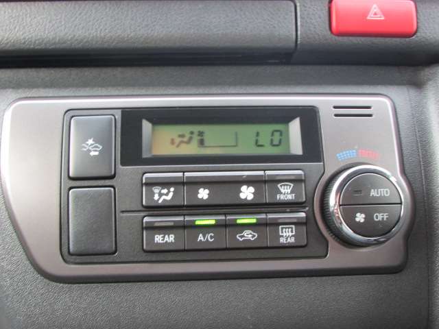Toyota Hiace Van 9