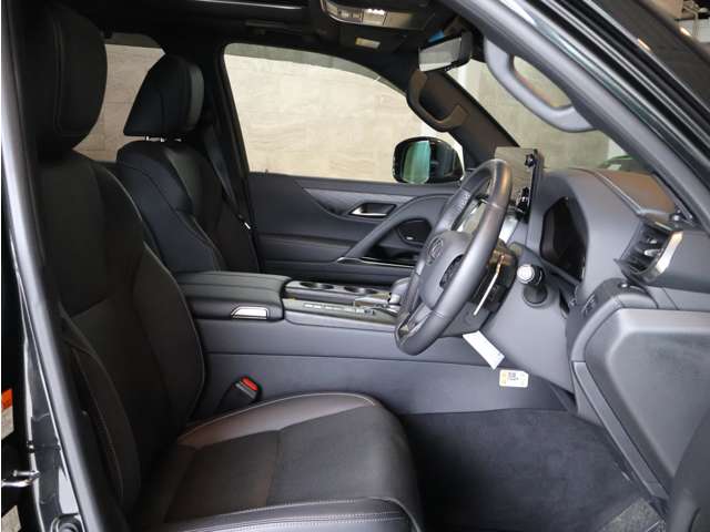 Lexus LX 12