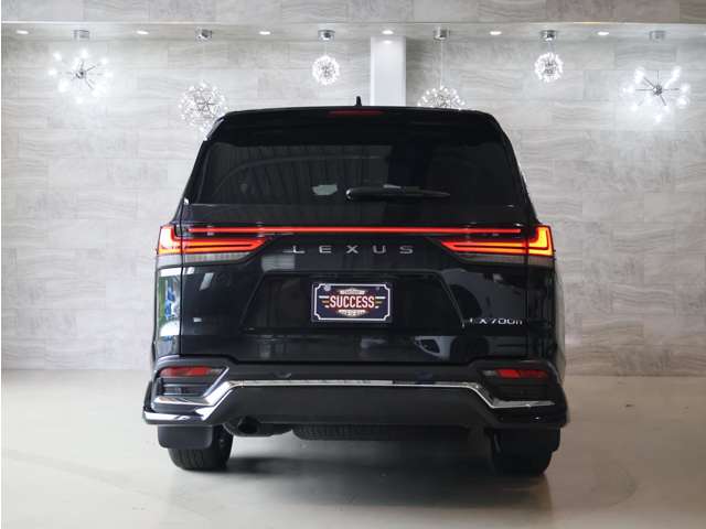 Lexus LX 8