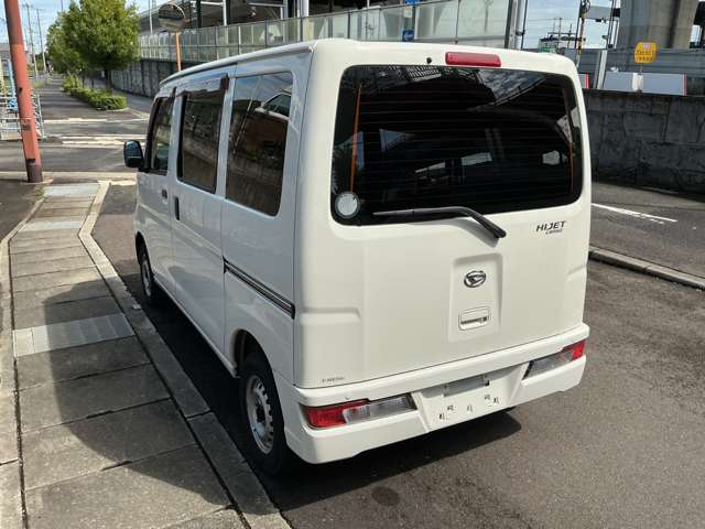 Daihatsu Hijet Cargo 12