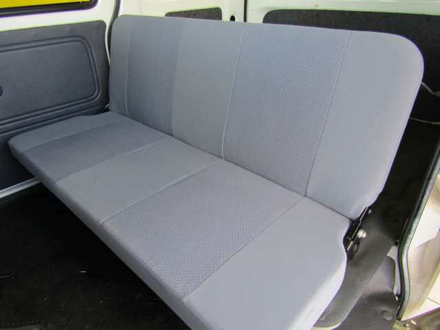 Daihatsu Hijet Cargo 8