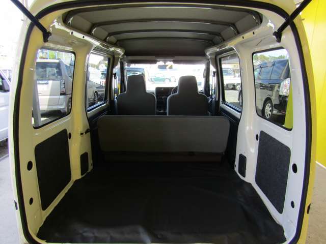 Daihatsu Hijet Cargo 9