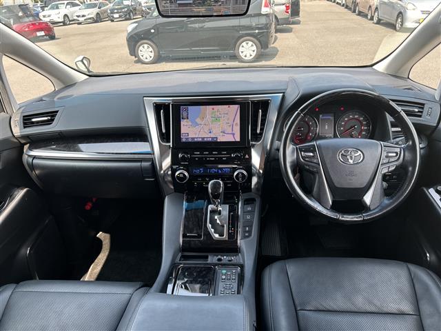 Toyota Alphard 6