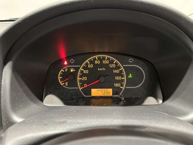 Nissan AD 5