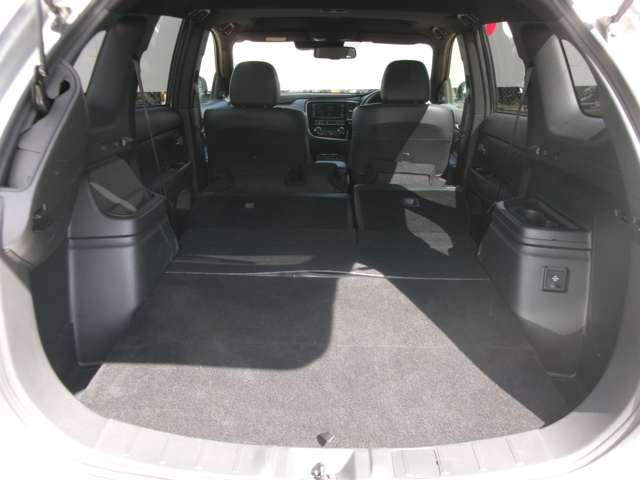 Mitsubishi Outlander PHEV 12