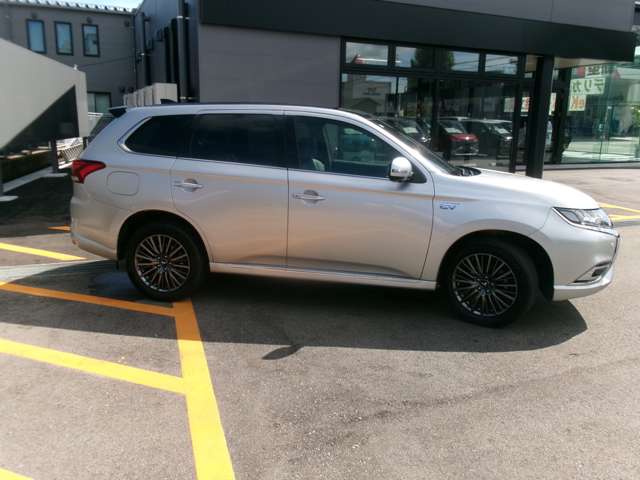 Mitsubishi Outlander PHEV 7
